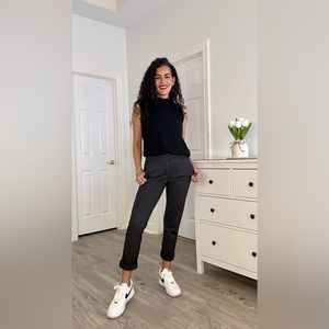 Ruffle Sleeveless Popover Top
WIT & WISDOM